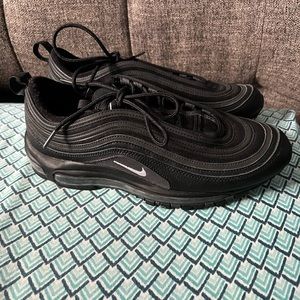 Black air max’s size 10
